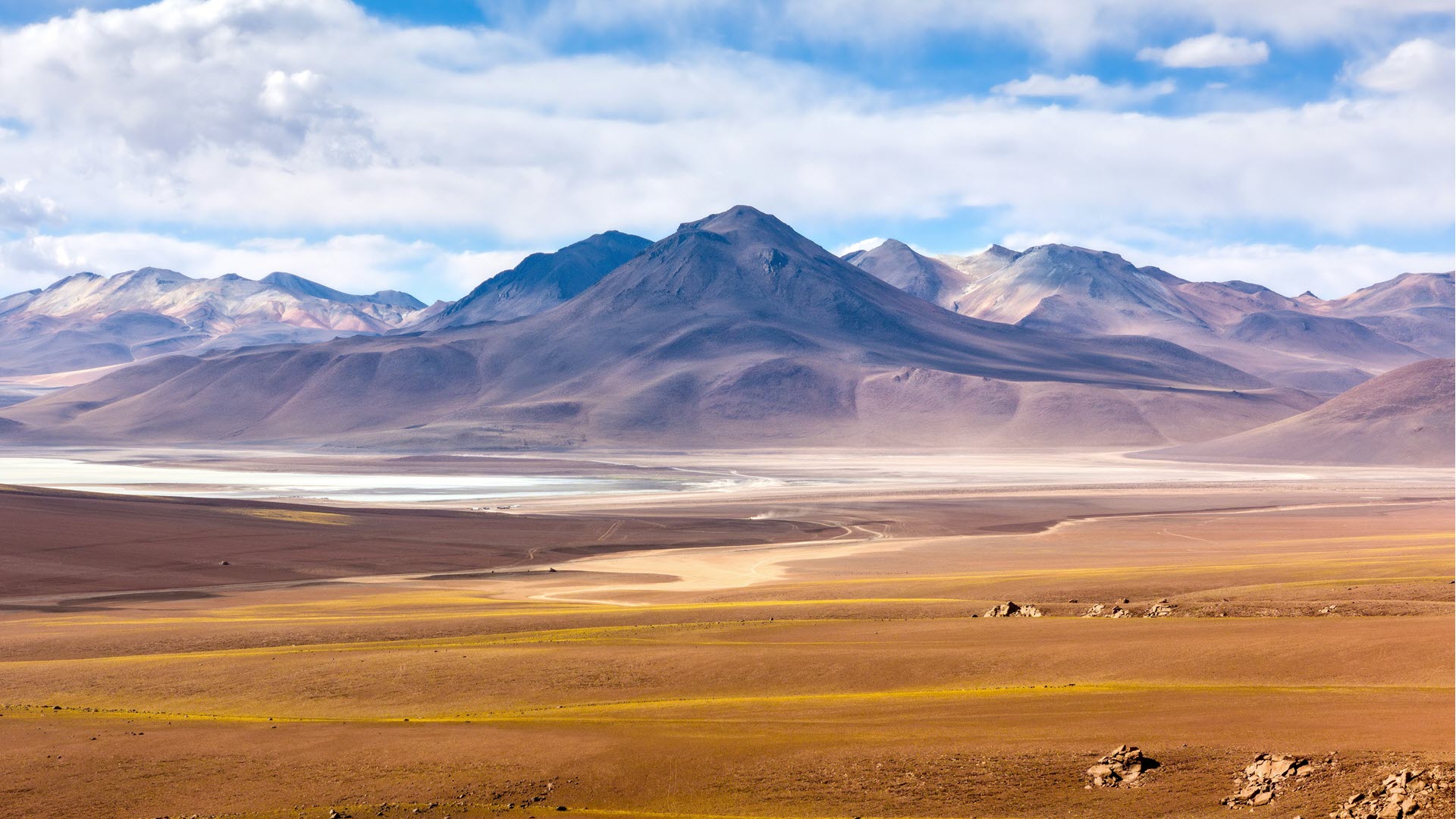 Chile lithium site with salt flats and mountains, highlighting alkaLi’s EC² technology enabling high freshwater recovery from DLE brine